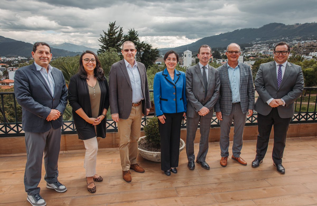 🟤 La educación es un puente que une ideales y transforma realidades.

Mi visita a la <a href="/USFQ_Ecuador/">Universidad San Francisco de Quito</a> reafirma cómo la unión entre universidades fortalece nuestra misión: liderar con propósito y formar personas capaces de cambiar el mundo. 🌍🎓