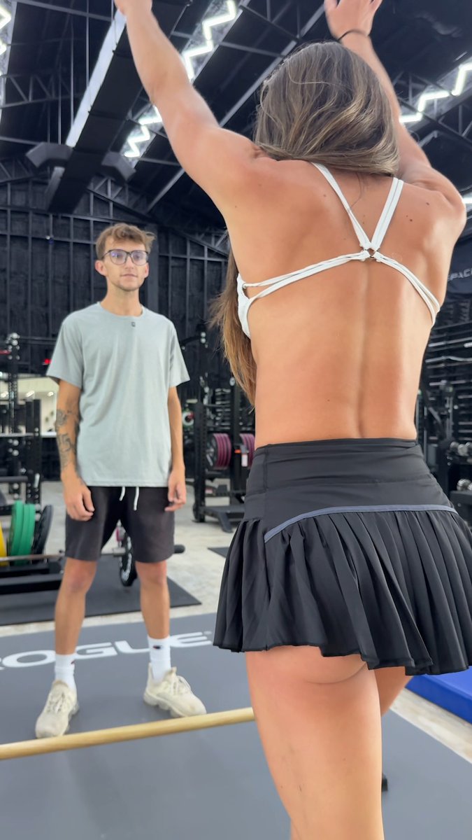 My intern isn't the most helpful in the gym 😅