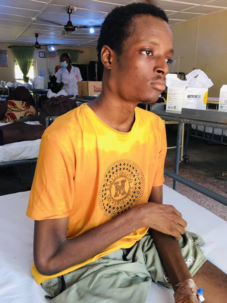VAINIzexy's tweet photo. Please x family, my classmate is suffering from an affliction and needs money for medications and treatments
Please if you can send money please help us by sharing, liking and re-tweeting... God bless you as you help us.
@Wizarab10 @vdmempire @_belikebaddy @Ekitipikin @PeterObi https://t.co/rXNbqbeY0K
