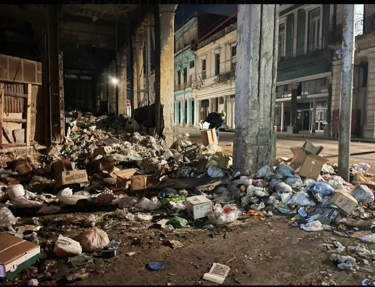 Centro Habana,me dicen que esq.San Miguel ...
Y asi toda #CubaEstadoFallido
Con razon el pueblo esta lleno de epidemias,es asqueroso vivir en cualquier pueblo o ciudad de la isla!
#SOSCuba
Que se acabe este Genocidio YA!
El mundo tiene que saber la dictadura que se tiene aqui!