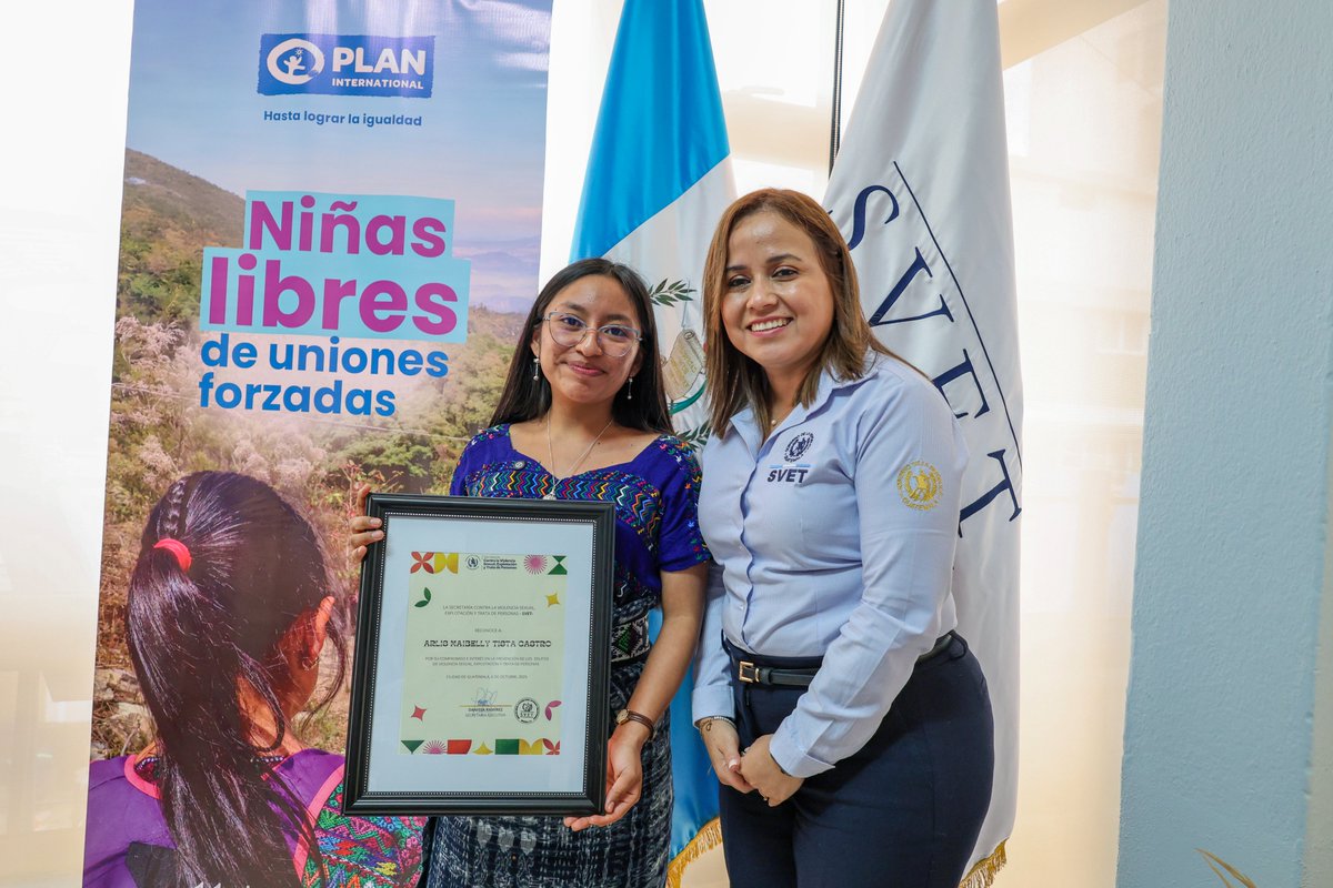 🤝🏽Arlys, vocera y lideresa de Baja Verapaz, participó en una toma de poder en SVET Guatemala, en el marco del Día de la Niña.

Sus propuestas fortalecen la protección de las niñas y adolescentes. 💙

#NiñasLibresDeUnionesForzadas #PlanInternational #Guatemala