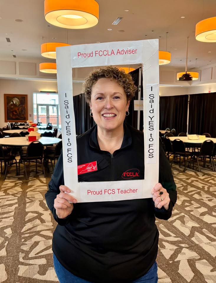 virginiafccla's tweet photo. Thank you very much to all the members of our #FCCLAfamily who attended the #SayYesToFCS College Day at Liberty University yesterday. The #VAFCCLA state officers who were there were so excited to have a chance to get #conneCTEd with you! #FamilyAndConsumerSciences #FCCLA #CTSO https://t.co/ZIGz1yn2MX