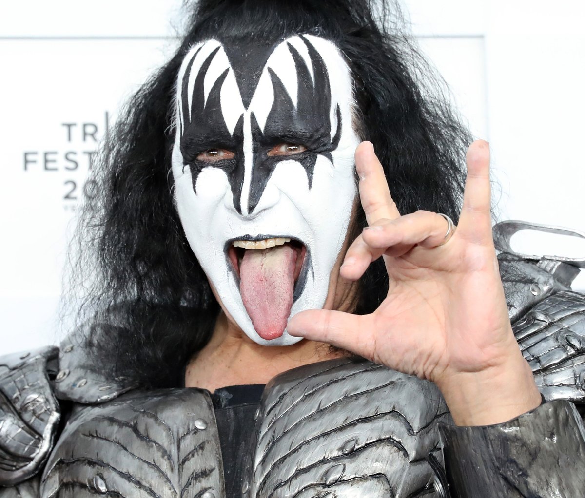 dailystar's tweet image. KISS Gene Simmons rushed to hospital after 'passing out' during horror car crash #genesimmons #carcrash dailystar.co.uk/showbiz/breaki…