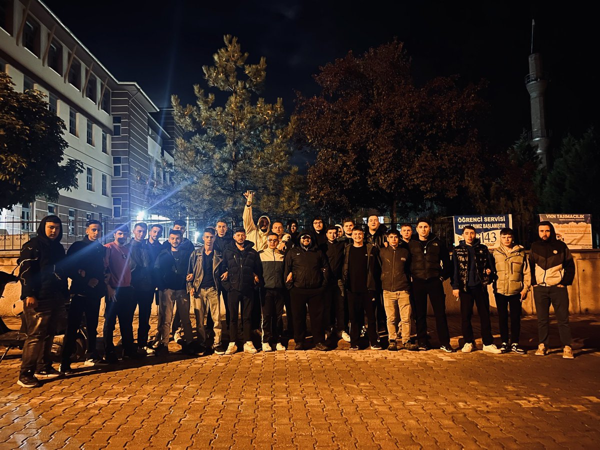 Kütahya sokakları bize aşina. 

<a href="/KutahyaBec1910/">ᴋüᴛᴀʜʏᴀ-ʙᴇç</a>