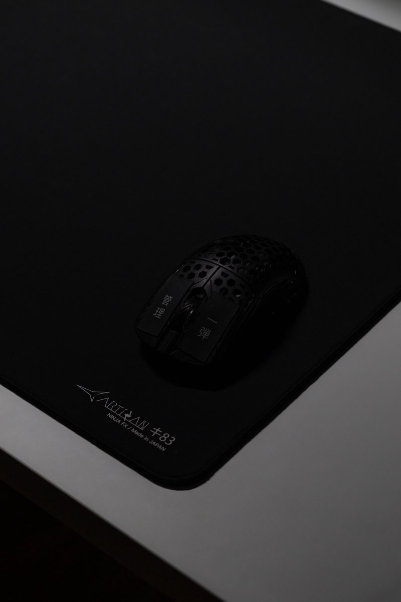 Black &amp; White #desksetup