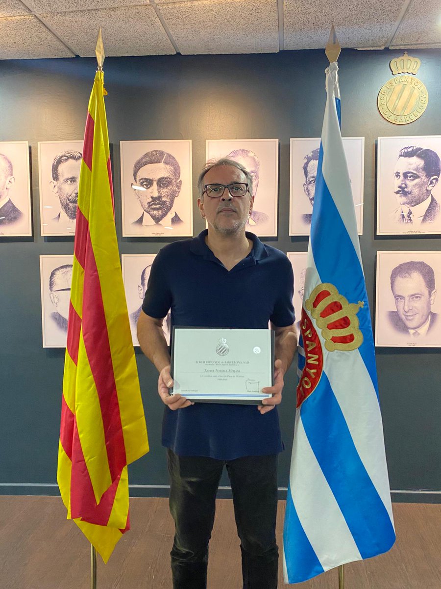 xavierbmitjans's tweet photo. 25 anys de fidelitat a uns colors, passió irracional, sentiment, pertinença, patiment, orgull ,família i espero que en siguin molts  més ⚽️⚽️💪💪✊✊ https://t.co/snXlH7VD1H