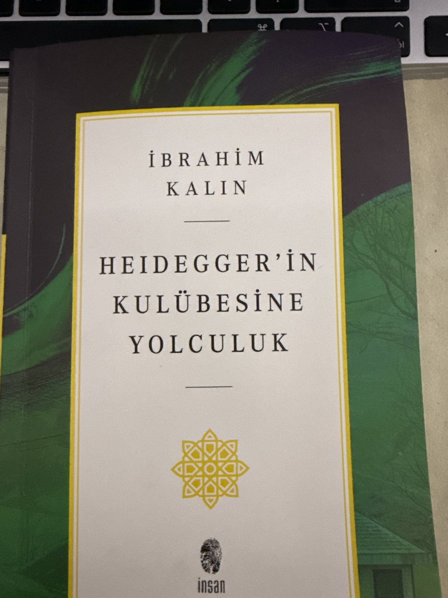 Sn. İbrahim Kalın’ın Heidegger’in Kulübesine Yolculuk kitabı, insanı düşünmeye davet eden güçlü bir başlangıç yapıyor.
Merkel’in danışmanı Jan’a yazdığı satırlar bir dostluğun değil, bir insanlık muhasebesinin yankısı gibi.

Jan vefat ettikten sonra İbrahim Bey’in kaleme aldığı