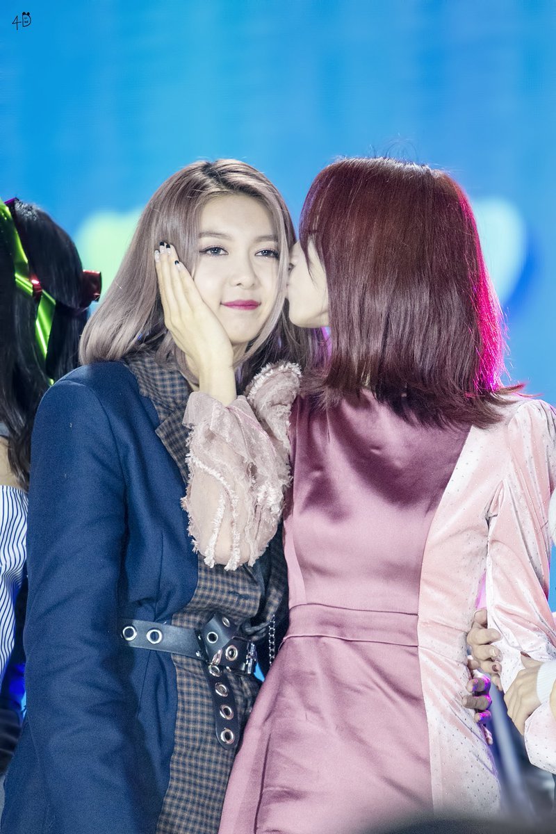 deukaethrowback's tweet photo. october 9, 2018 ㅡ the show

#Dreamcatcher #드림캐쳐 https://t.co/6yzoHCE6WF