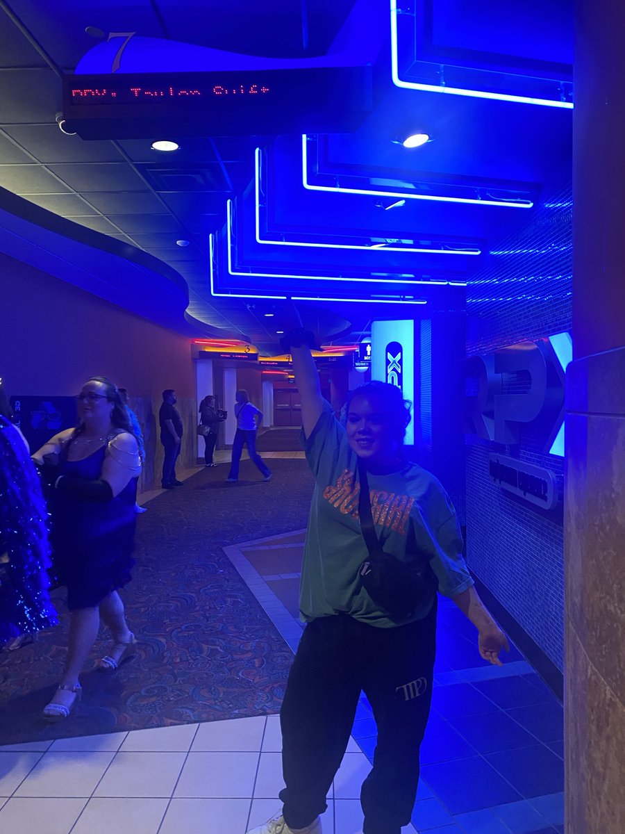 wonxerlandswift's tweet image. I haven’t posted in forever but life of a show girl &amp;lt;3