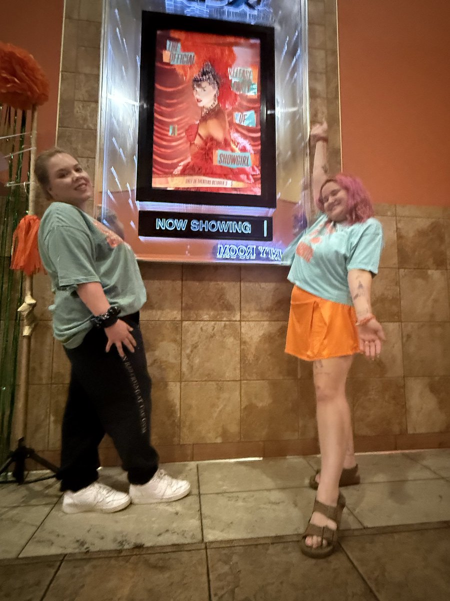 wonxerlandswift's tweet image. I haven’t posted in forever but life of a show girl &amp;lt;3