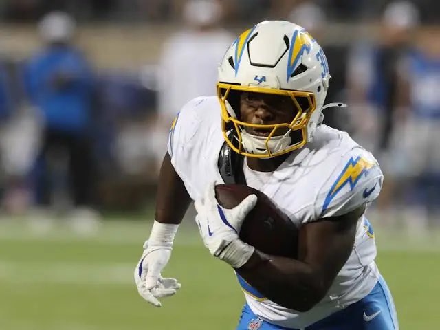TreyTaylorNFL's tweet photo. 🚨 With Omarion Hampton sidelined, sources say the Chargers will hand the keys to Kimani Vidal. Expect him to be the lead back Sunday and for the foreseeable future. #NFL #Chargers https://t.co/viOJ8ZQTcH