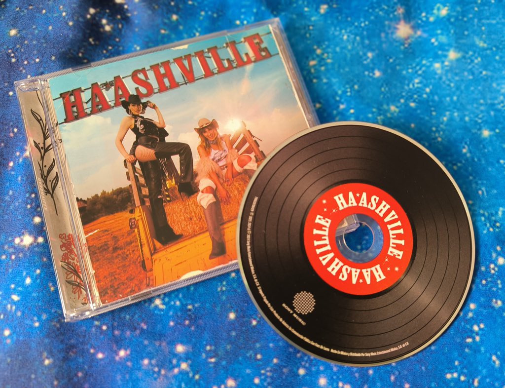 ⚠️ ¡SORTEO de un cd #HaAshVille para celebrar esta nueva etapa en #HaAshEsp! 

Requisitos:
👯‍♀️¿Qué trastada harías con @HaAshoficial? Cita esta publicación y menciónanos.
🪪Ser soci@ de HaAshEsp.
📍Solo envíos a España
📅Fecha límite: 15/10, 23:59 hora peninsular. Ganador/a: 16/10