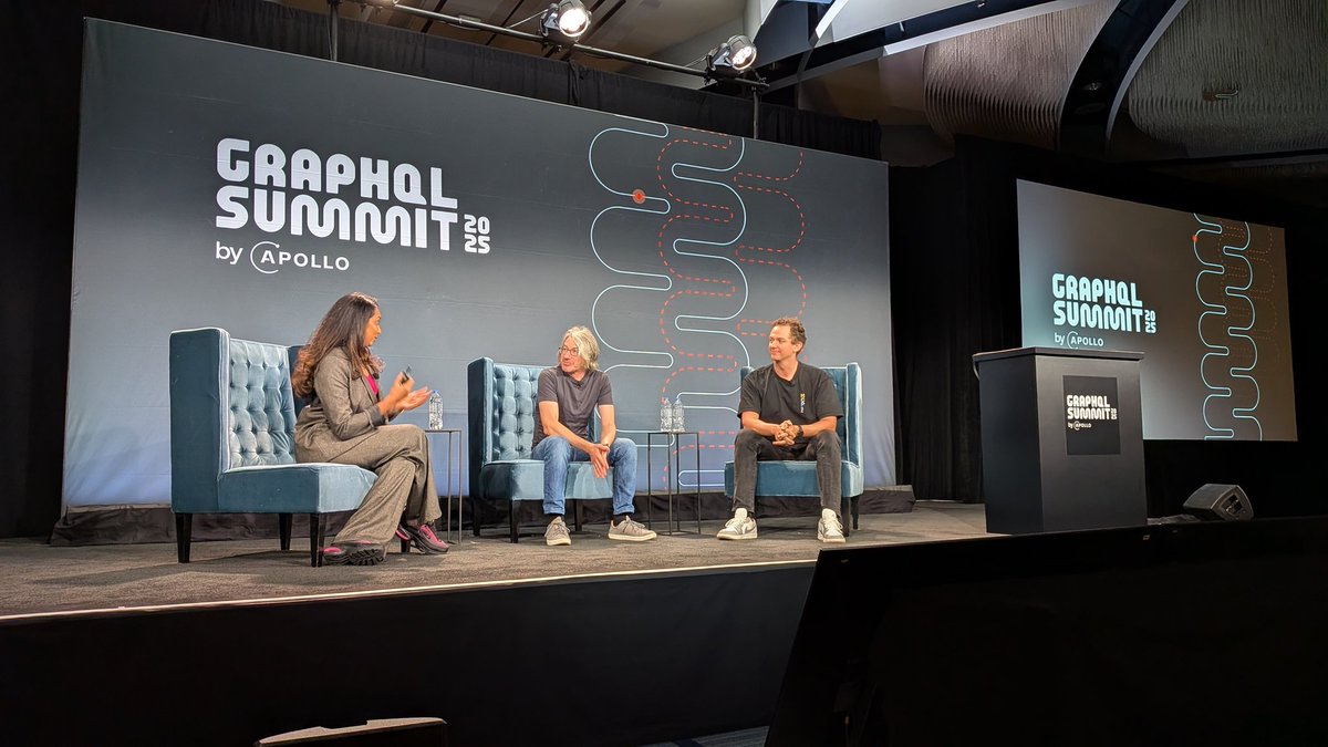 hey_amandam's tweet photo. Day 2 #graphqlsummit opening with a fireside chat from @debergalis and @grinich
Here for the hot takes on the future of agentic development https://t.co/eEaxvgiqTI