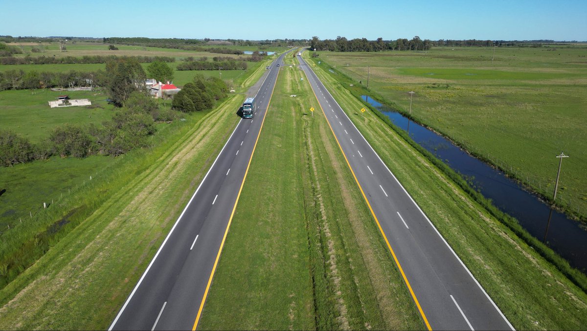 Ministerio de Infraestructura y Servicios Públicos (@minfrapba) on Twitter photo ✅ 🛣️ Finalizamos las mejoras en la RP 63 entre #Tordillo y #Dolores.
La repavimentación de 29,5 km de ambas manos mejoran la circulación en una ruta clave del Sistema Vial Integrado del Atlántico donde transitan más de 400 mil vehículos por mes.
<a href="/AU_BA_SA/">AUBASA - Autopistas de Buenos Aires</a> ✅ 🛣️ Finalizamos las mejoras en la RP 63 entre #Tordillo y #Dolores.
La repavimentación de 29,5 km de ambas manos mejoran la circulación en una ruta clave del Sistema Vial Integrado del Atlántico donde transitan más de 400 mil vehículos por mes.
<a href="/AU_BA_SA/">AUBASA - Autopistas de Buenos Aires</a>