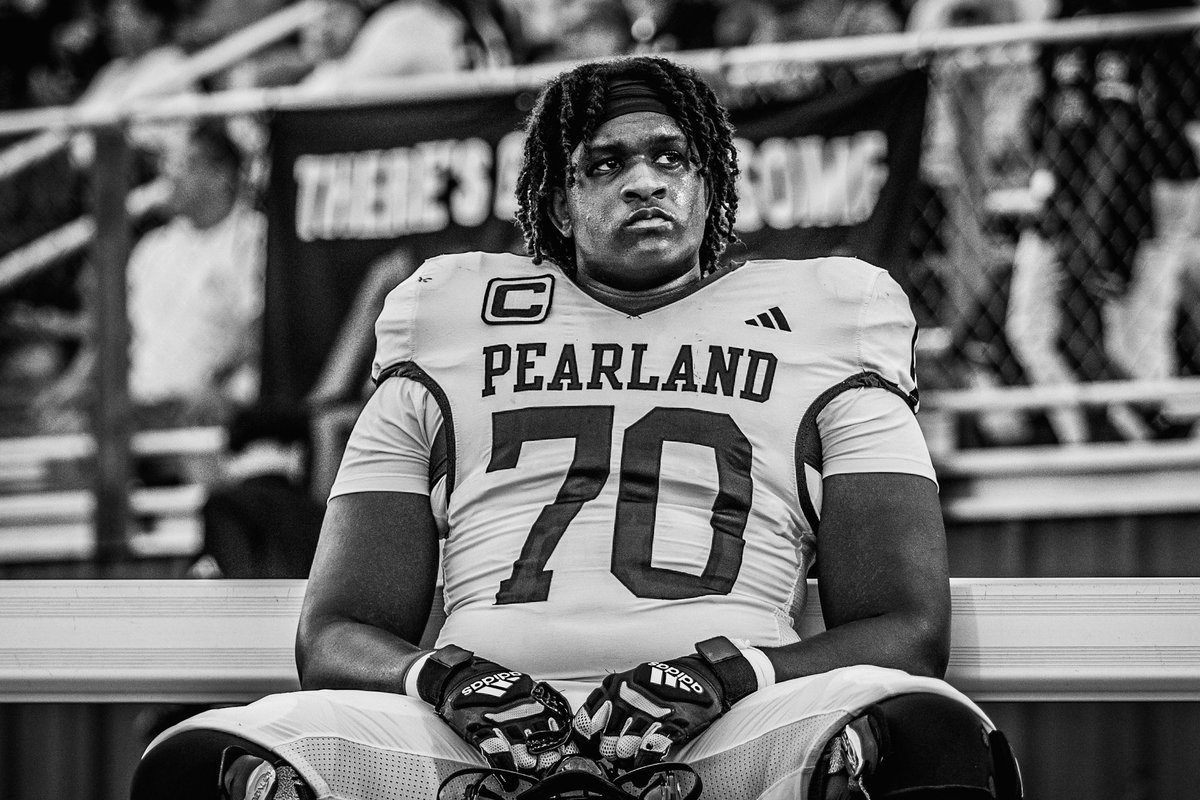 NickHoward0070's tweet photo. Check out my week 1-6 highlights so far from my senior season!! 

https://t.co/I2uhYXkm0S https://t.co/3FQDiR8tdz