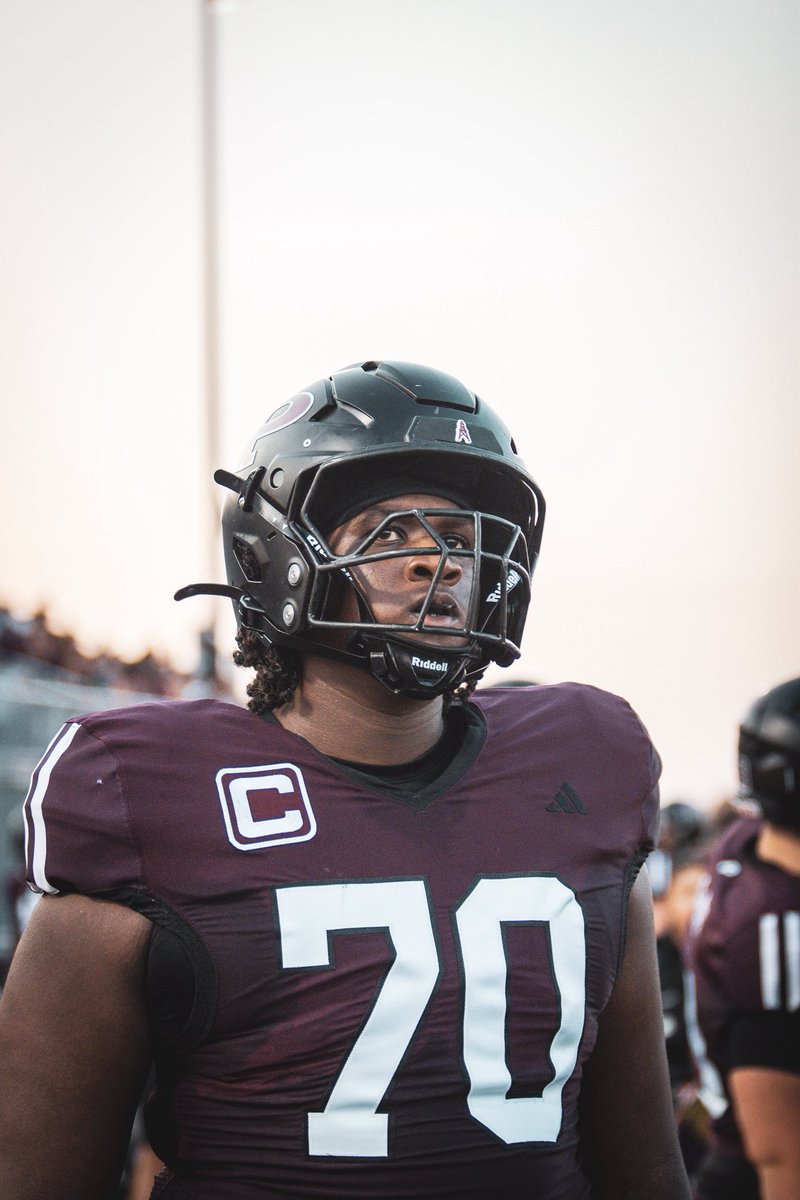 NickHoward0070's tweet photo. Check out my week 1-6 highlights so far from my senior season!! 

https://t.co/I2uhYXkm0S https://t.co/3FQDiR8tdz