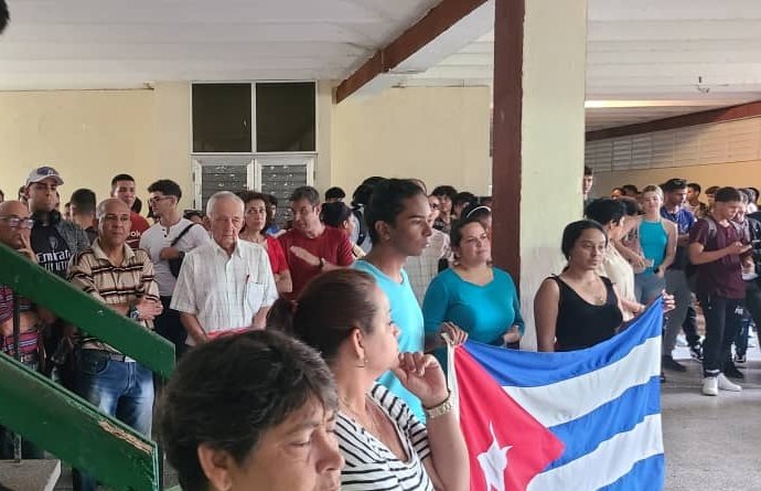 FEM_UCLV's tweet photo. Rendimos homenaje al Guerrillero Heroico, el Che, recordando que su legado no es solo un camino físico, sino una brújula de dignidad y compromiso que seguimos transitando.
#UCLVNuestra
#Cuba #HastaLaVictoriaSiempre https://t.co/Up2MG55YqT