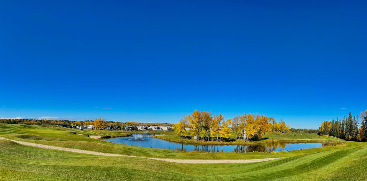 🍂 Fall #golf is in full swing! The leaves are showing off &amp; the views are absolutely stunning here at Trestle Creek. Come take advantage of our fall green fee special, just $39.95 +GST for the remainder of the season!⛳️ Call the Pro Shop to book your tee time, 780-727-4575 ext.1