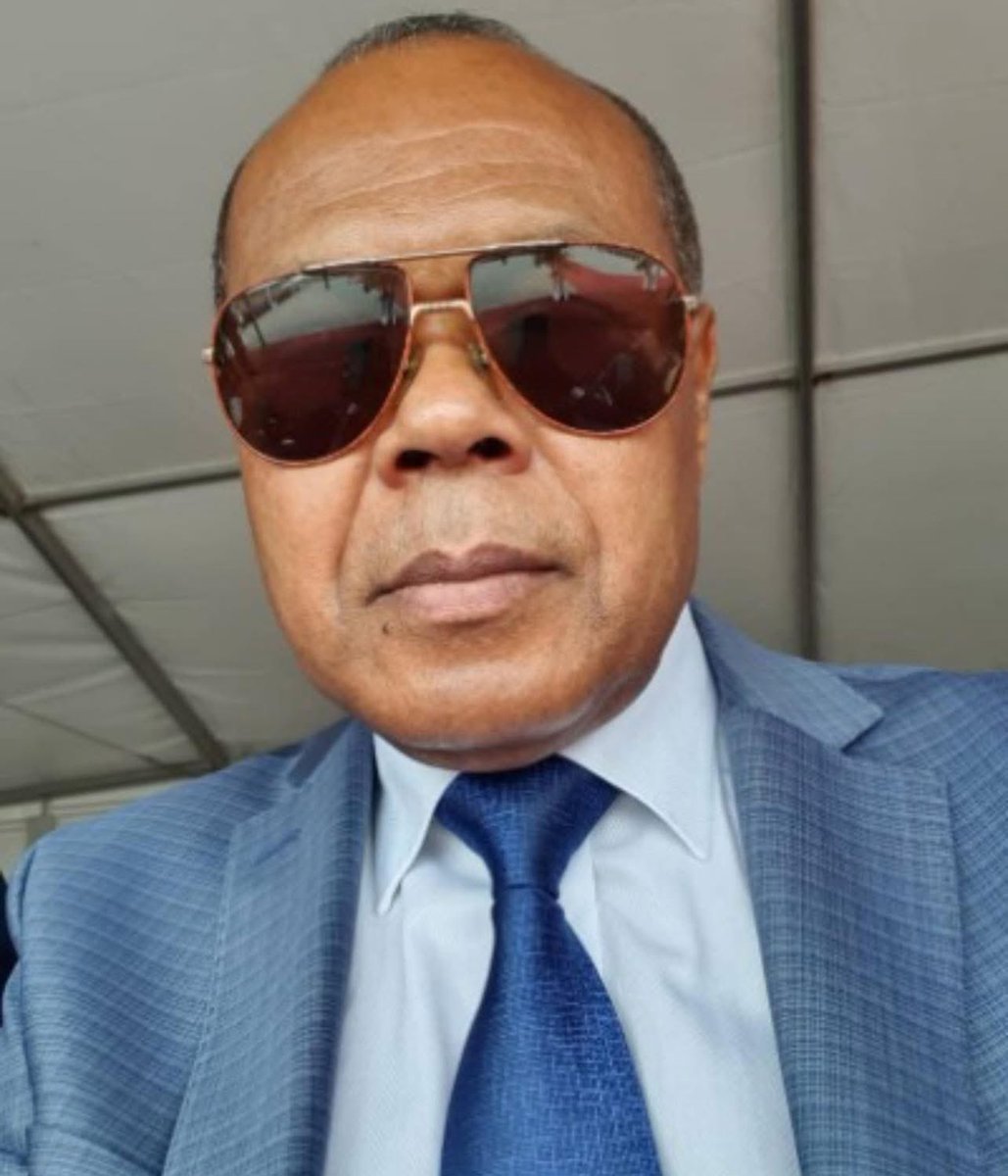 Prom_Ivoire's tweet photo. Antoine Bouabré Gnizako, PCA de la SODEFOR (Société pour le Développement des Forêts de Côte d’Ivoire)… Celui qui est venu sur un plateau télé hier dire sans sourciller que les PCA d’entreprises publiques offrent 100 millions de nos francs au Président sortant pour faire campagne
Depuis 2018, la SODEFOR présente une situation financière déséquilibrée, caractérisée par une rentabilité financière insuffisante et une augmentation des charges d’exploitation… (voir le site de la Présidence de la République de Côte d’Ivoire).
En 2015, la SODEFOR avait enregistré un résultat net déficitaire de 50,92 millions FCFA… (selon la DGPE)
En 2022, selon le rapport de la SODEFOR elle-même, la société a reçu des subventions de l’État (investissement + exploitation) dont le total est d’environ 1,49 milliard FCFA… (DGPE).
Malheureusement le rapport annuel simplifié de la DGPE (Rapport Annuel Allégé 2023‑2024) mentionne la SODEFOR dans le portefeuille des entreprises publiques, mais sans fournir le montant spécifique de subvention pour ces années…
En 2025, le gouvernement a adopté un plan de restructuration pour remédier aux difficultés financières: ce plan prévoit notamment l’effacement de la dette de la SODEFOR envers l’État et une réforme de son modèle économique pour maîtriser ses charges… (voir le site de la Présidence de la République de Côte d’Ivoire)…
Du coté des Subventions / Aides de l’État:
La SODEFOR bénéficie de fiscalité affectée (ou subvention liée) de la part de l’État. En 2021, elle fait partie des entreprises qui ont reçu des ressources via la fiscalité affectée pour un montant total déclaré pour SODEFOR de 400 millions FCFA… (https://t.co/FVpggcpwr9)
Le plan de restructuration décidé en mars 2025 inclut un effacement de la dette de la SODEFOR à l’égard de l’État comme mesure-clé pour soulager ses bilans et rétablir l’équilibre…
Donc on peut conclure que l’entreprise dont le PCA fait DON de 100 millions au Président sortant pour sa campagne, est déficitaire ou en tout cas dans une situation qui n’est pas équilibrée financièrement depuis plusieurs années. Elle semble avoir besoin d’un soutien structurel comme on le lit dans les détails de la DGPE et de la Présidence de la République de Côte d’Ivoire…
Antoine Bouabré Gnizako est PCA de la SODEFOR depuis le 1er février 2022.
Avant d’être le PCA de la SODEFOR, ses anciens postes de PCA sont:
Antoine Gnizako a été PCA dans au moins deux autres entreprises publiques:
1- SONATT (Société Nationale des Transports Terrestres de Côte d’Ivoire): il a été nommé PCA en 2011
2- FODI (Fonds de Développement des Infrastructures Industrielles): il a été PCA en 2015
Il est aussi Président de la Conférence des PCA des Sociétés d’État et Sociétés à Participation Financière Publique de Côte d’Ivoire. Ce rôle fédère les présidents des conseils d’administration de plusieurs sociétés dont l’État est actionnaire
📝 Franck Zoro Bi Ballo