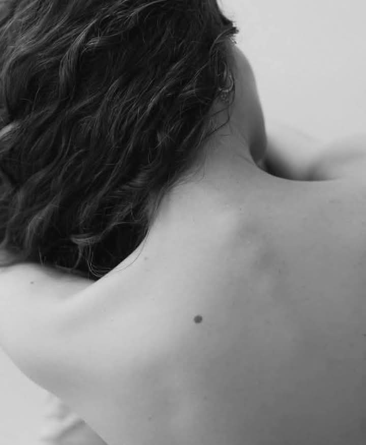 تیری #گردن کے پیچھے تل ہے جو
 اّس کو #ہونٹوں سے لگانا ہے بس ♥️