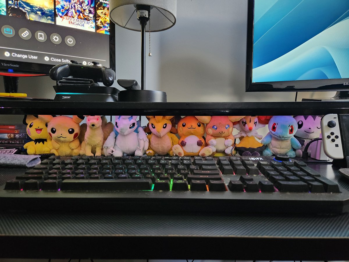 Db1322's tweet image. Today's my 34th birthday and 5 years later I've been gifted Alolan Raichu and Alolan Sandslash by the same friend to go along with the originals.