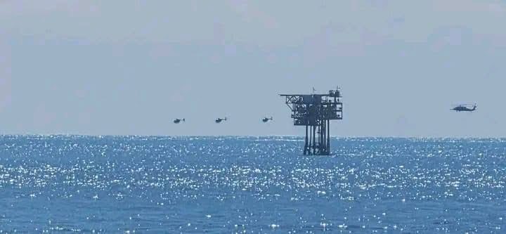 sentdefender's tweet photo. Very interesting, MH/AH-6M “Little Bird” Light Attack Helicopters and MH-60M “Black Hawk” Helicopters with the U.S. Army’s 160th Special Operations Aviation Regiment (160th SOAR(A), likely attached to the M/V Ocean Trader, a highly customized roll-on/roll-off cargo ship converted into a special operations command center and “mothership” operated by U.S. Military Sealift Command (MSC), were spotted conducting training operations off the coast of Trinidad and Tobago earlier this week, only miles from the shores of Venezuela.