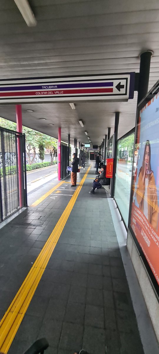 ferue916's tweet photo. @MetrobusCDMX Sin personal de apoyo en estación DE LAS AMÉRICAS. ♿ 👮🏻‍♂️ 🚫

Más de 10 minutos esperando ayuda, y tuvieron que ser usuários los qué dieron la ayuda. Gracias por nada @MetroCDMX
@AlcaldiaBenito @Claudiashein @ClaraBrugadaM @LuisMendozaBJ https://t.co/feRIrKyWcc