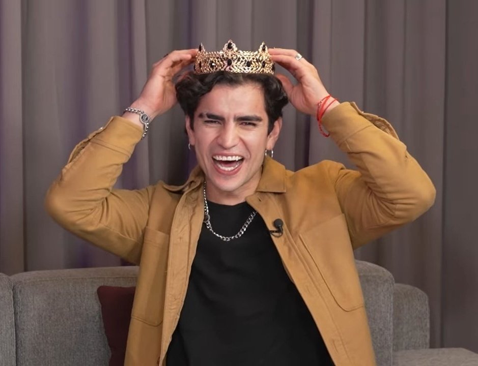 cutesaakie's tweet photo. “Eres muy bonito ser humano, ese es tu logro más grande”

Su carita al recibir la corona lo fue absolutamente todo, que bonito. 🥹🫶🏻

AARON EN PIPIRIS NIGHTS
#LaCasaDeAaron #AaronMercury https://t.co/yOxrnye5rA