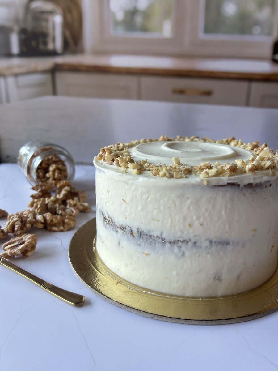 Todos los días me piden receta de Carrot Cake, y ya la compartí muchas veces, pero hoy te voy a subir la versión sin TACC.

También podés hacerla en formato budín y delicioso.

Torta de Zanahorias 🥕🥕🥕 si te gustó dale RT!