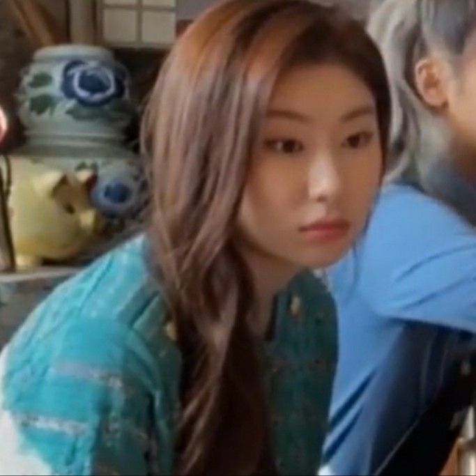 LCRuniverse's tweet photo. Chaeryeong memes are just evolving through years..... https://t.co/CO7r9tWfYP