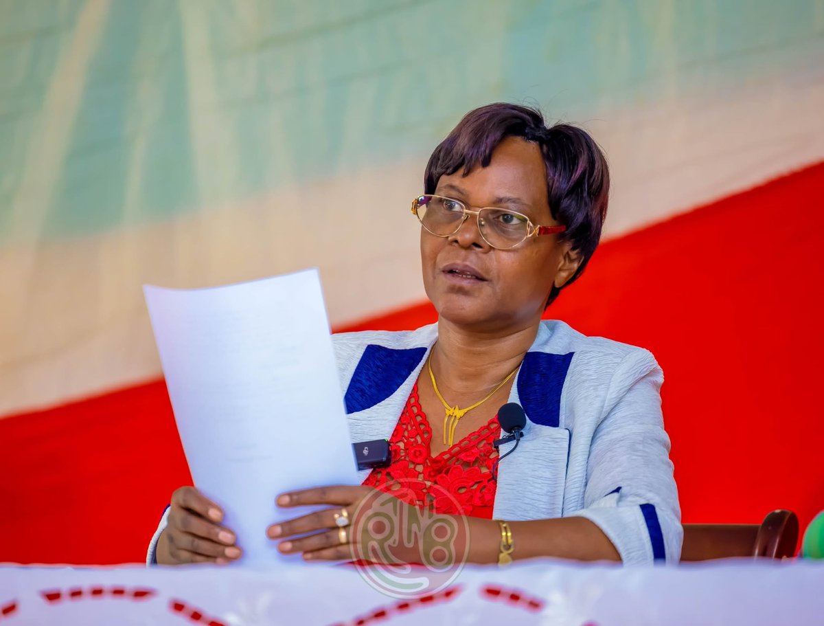 Burundi_senat's tweet photo. #Burundi: Lors d'une rencontre en  @Bujaprov2025, le 1er Vice-Président du @Burundi_Senat, Hon. Générose NGENDANGANYA, a rappelé les conseillers et membres de l’exécutif communal de #Isale, #Rushubi, à placer le bien-être du peuple au cœur de leurs priorités et éviter l'injustice https://t.co/1ikUL1kkDD
