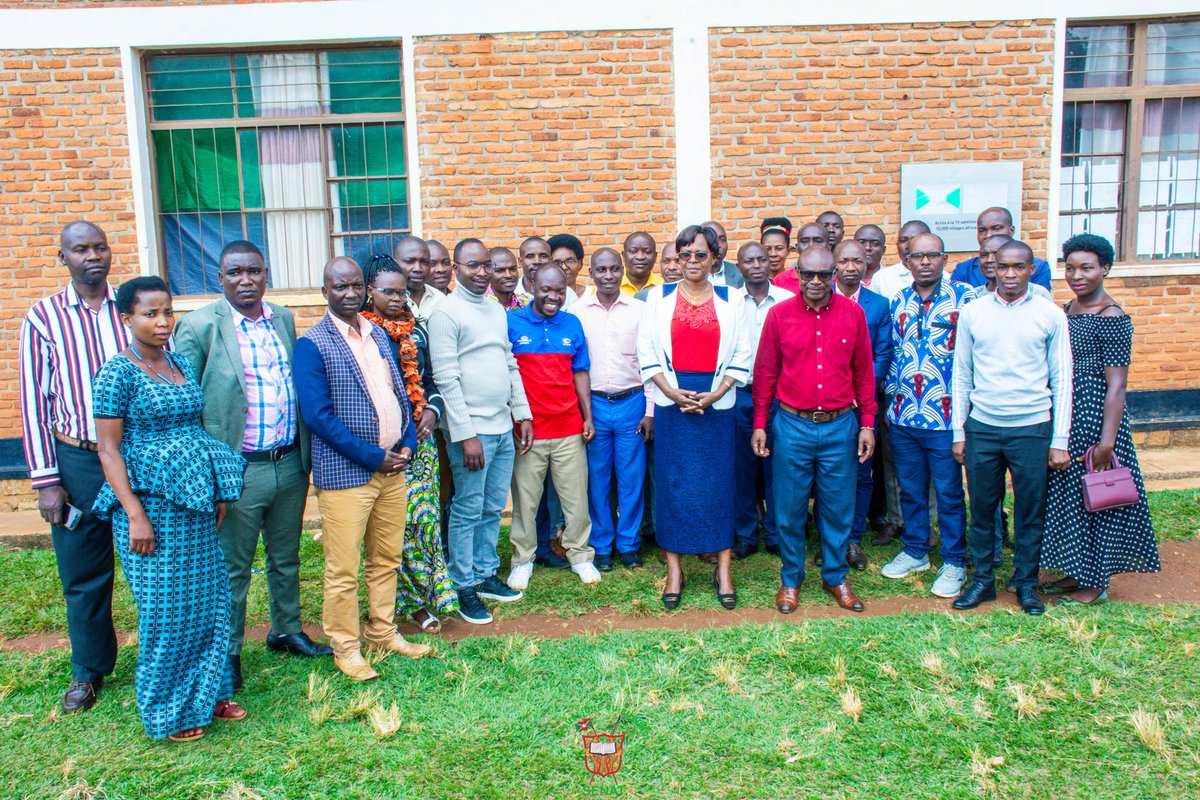 Burundi_senat's tweet photo. #Burundi: Lors d'une rencontre en  @Bujaprov2025, le 1er Vice-Président du @Burundi_Senat, Hon. Générose NGENDANGANYA, a rappelé les conseillers et membres de l’exécutif communal de #Isale, #Rushubi, à placer le bien-être du peuple au cœur de leurs priorités et éviter l'injustice https://t.co/1ikUL1kkDD