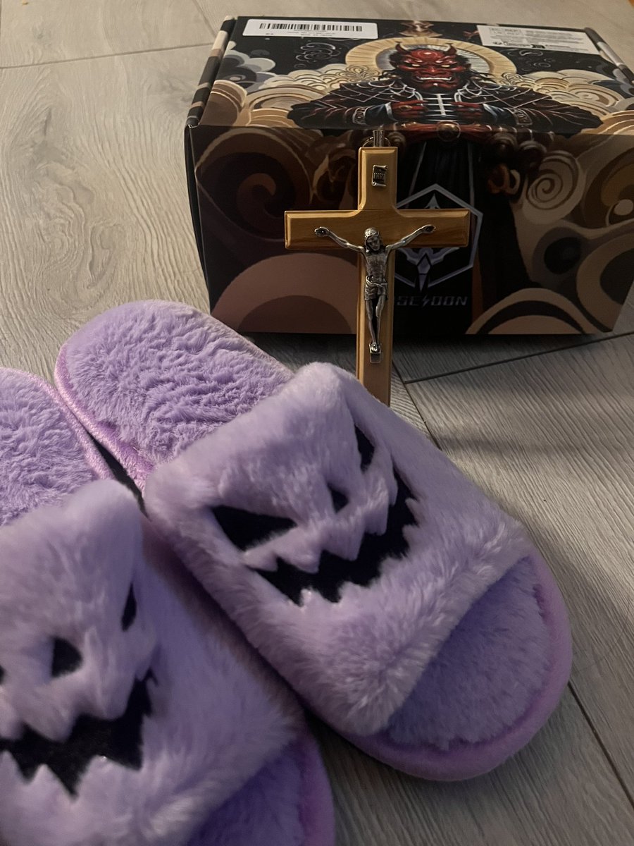 First birthday gifts of the month have arrived thanks to my little victim and the deposit has been put down on my birthday tattoo session thanks to a good couple of pets 🫶🏻

Have you got me a gift yet? 

amazon.co.uk/hz/wishlist/ls…