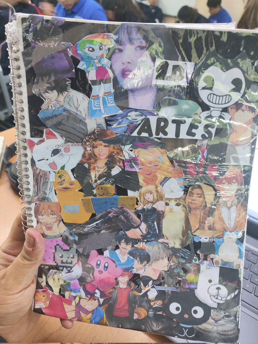 ankh_anarchy's tweet photo. A esta niña le gusta el gyaru así de súper random 🥹🥹🥹 le voy a regalar una revista de las top gyaru. https://t.co/RgHKJnYOqy