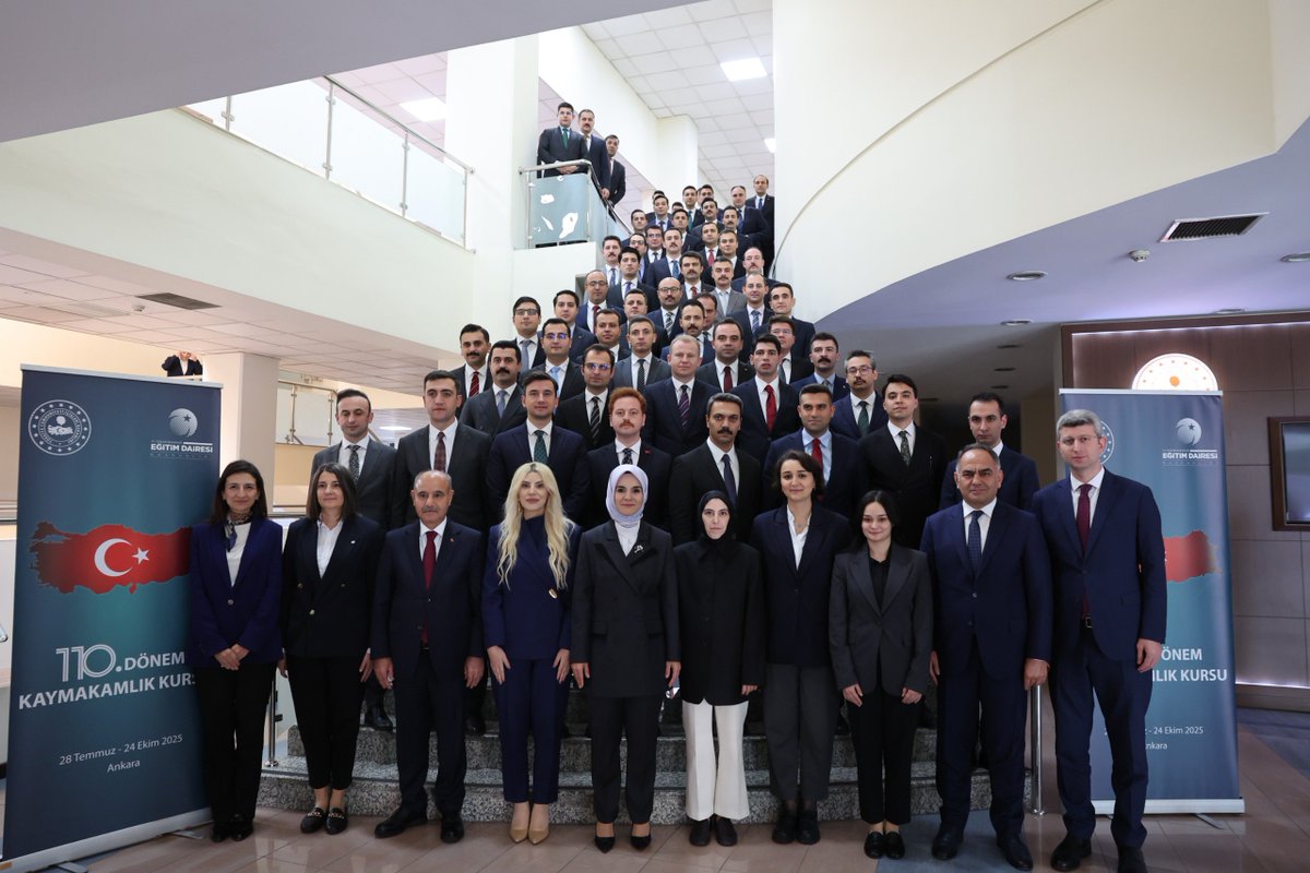 110. Dönem Kaymakamlık Kursu’nda kaymakam adaylarımızla bir araya geldik.

Kaymakamlarımız, sosyal hizmetlerimizin her kesime hızlı ve doğru şekilde ulaştırılmasında köprü görevi görüyor.

Bu görevi üstlenirken sorumluluk bilinciyle, vicdanıyla ve adaletin şaşmaz terazisiyle