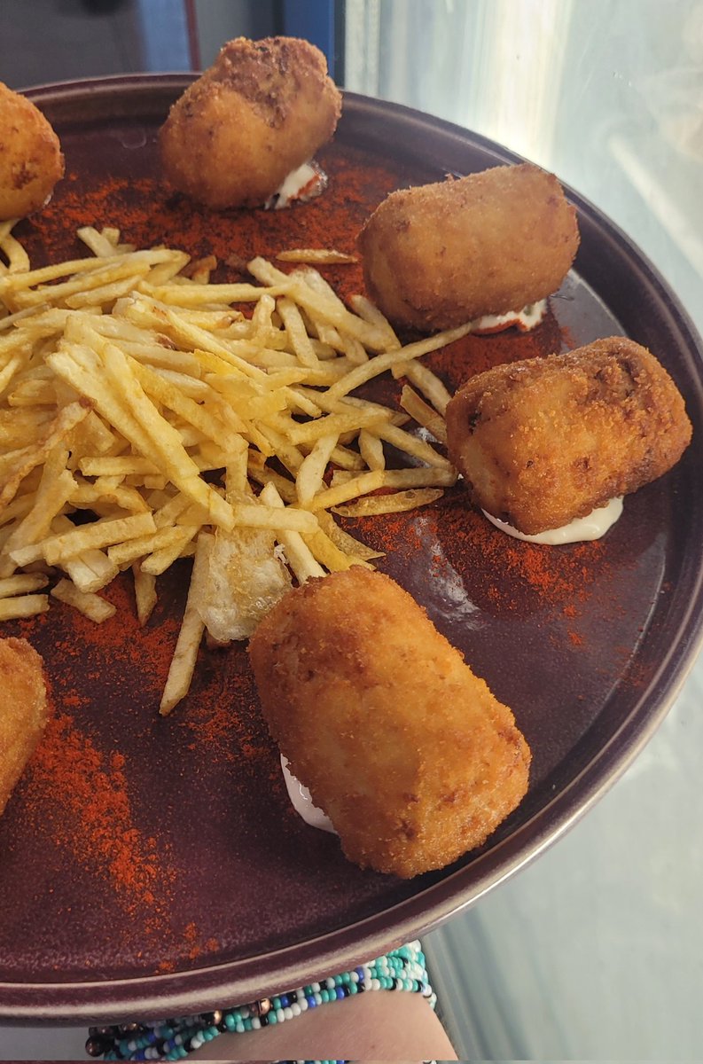 Croquetas de Jamón, jugosas, cremosas y muy sabrosas 🥰
#areadeservicio #a2 #torrezno #torreznos #viajar #autocares #bus #casarural #guadalajara #clm #comidacasera  #food #viaje #travel #gastronomía #cocina #carretera #ComidaPopular #TurismoRural #gasolinera #restaurante