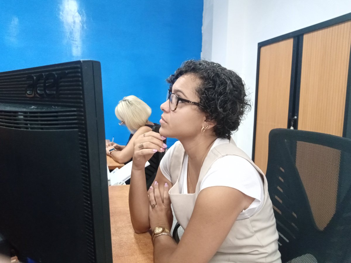 leonormg73's tweet photo. ✨La presencia de la mujer en la fuerza de ventas también destaca en #CTLÁguila al igual que en el resto de las Oficinas Comerciales de la #DTNorte de @ETECSA_Cuba 💙

#LaNorteALaVanguardia #EtecsaConCuba #AdelantoDeLaMujer https://t.co/lxbpYxzSfe