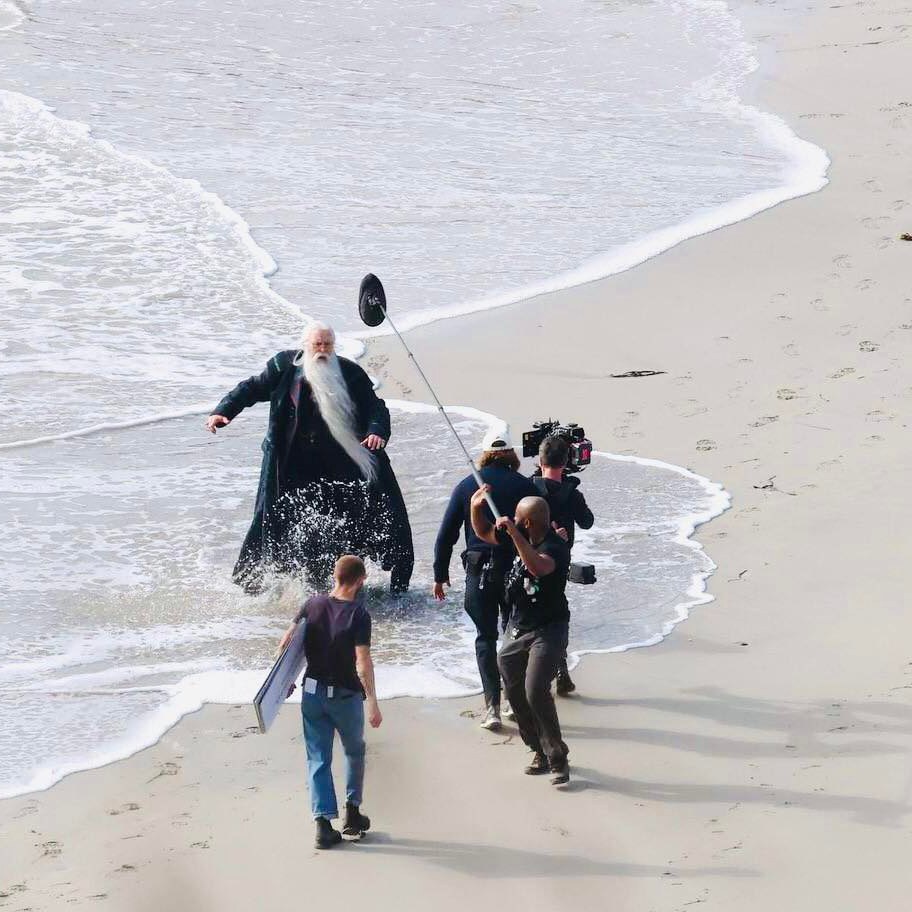 MixupTeam's tweet image. Wow... Checa el primer vistazo de #JohnLithgow como #AlbusDumbledore en la nueva serie de #HarryPotter. 😱😍