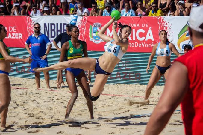 El apodo “Kamikazes” no es casual: refleja su estilo de juego arriesgado, vertiginoso y siempre al límite.
 Giros espectaculares, goles acrobáticos y celebraciones inolvidables. 💫