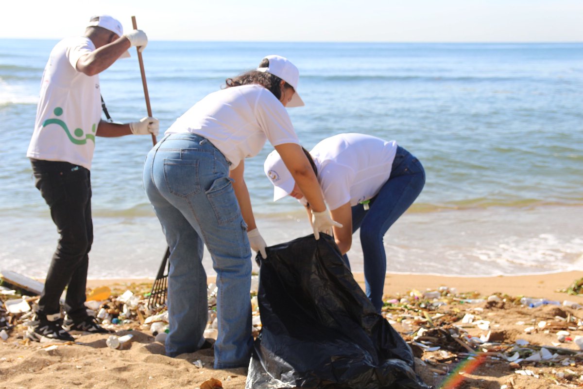 ODAC recolecta más de mil libras de desechos en jornada de limpieza en playa Güibia vigilanteinformativo.com/odac-recolecta…