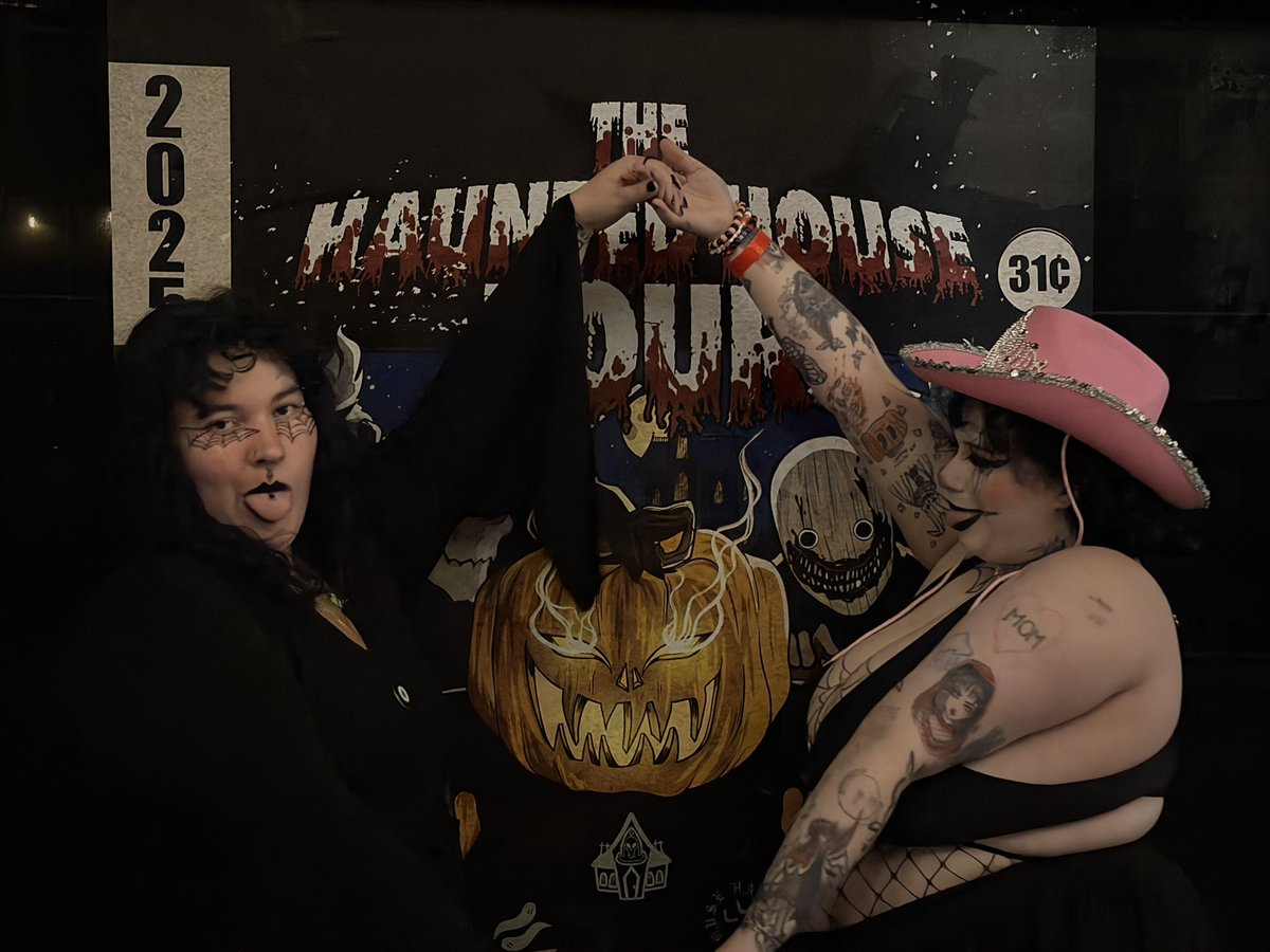 dualtonedburps's tweet photo. a very happy #corpsetwtselfieday to all who still celebrate 😭
@Corpse_Husband @Corpse_Husband 

HH Gang i miss u already <3 https://t.co/uuSYeDAxxn