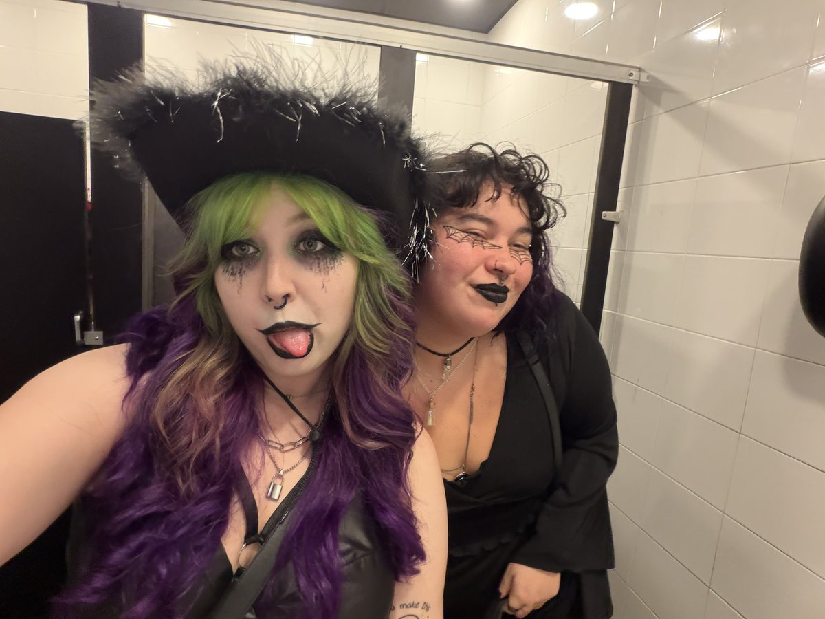 dualtonedburps's tweet photo. a very happy #corpsetwtselfieday to all who still celebrate 😭
@Corpse_Husband @Corpse_Husband 

HH Gang i miss u already <3 https://t.co/uuSYeDAxxn