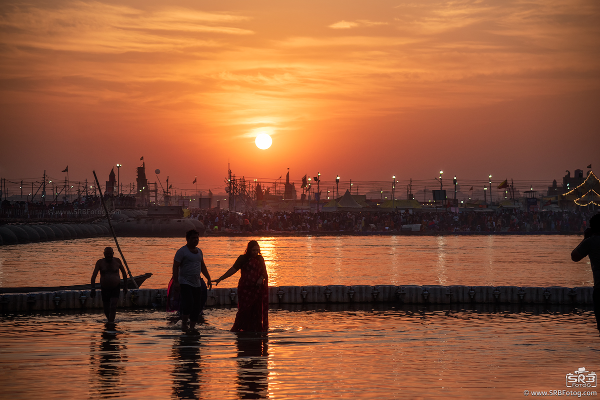 apnasrb's tweet photo. "Golden Devotion"
© https://t.co/XprM0J9UFx | 2025
Series: Mahakumbh-2025 > “Har-Har Gange (A Holy Dip)”
Location: Prayagraj, Uttar Pradesh, India
Insta/FB/Flickr/500px - @ SRBFotog
---
#srbfotog #mahakumbh2025 #kumbhmela2025 #goldenhour #sunsetphotography #goldenhourphotography https://t.co/Tug2sAwgMK