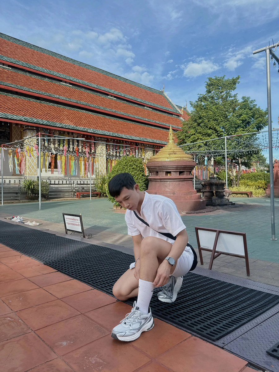 Seagame1565's tweet photo. หากชาตินี้จะไม่เจอรักแท้ ก็ขออย่าได้ตกหลุมรักใครอีกเลย💫

#แขวนโคมลำพูน #ลําพูน #แขวนโคม https://t.co/4H1pQa8UlN
