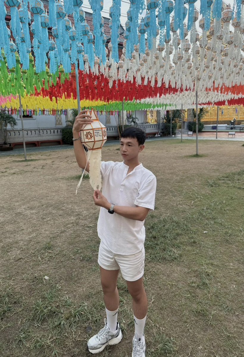 Seagame1565's tweet photo. หากชาตินี้จะไม่เจอรักแท้ ก็ขออย่าได้ตกหลุมรักใครอีกเลย💫

#แขวนโคมลำพูน #ลําพูน #แขวนโคม https://t.co/4H1pQa8UlN