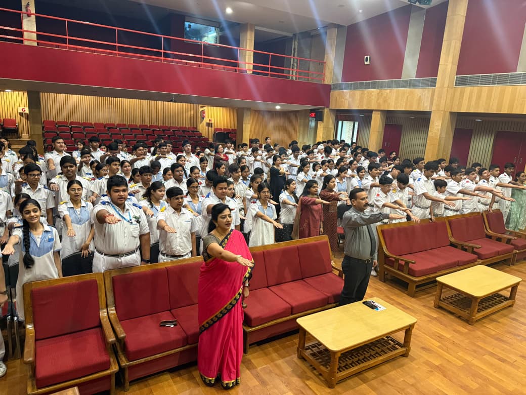 PublicAhlcon's tweet image. #classassembly
Date:- 08/10/2025
Class &amp;amp; Section:-  11&amp;amp; 12 Psychology
Topic – World Mental Health Day &amp;amp; Indian Air Force Day
The students were sensitised about the importance of  Mental Health and Indian Air Force Day.