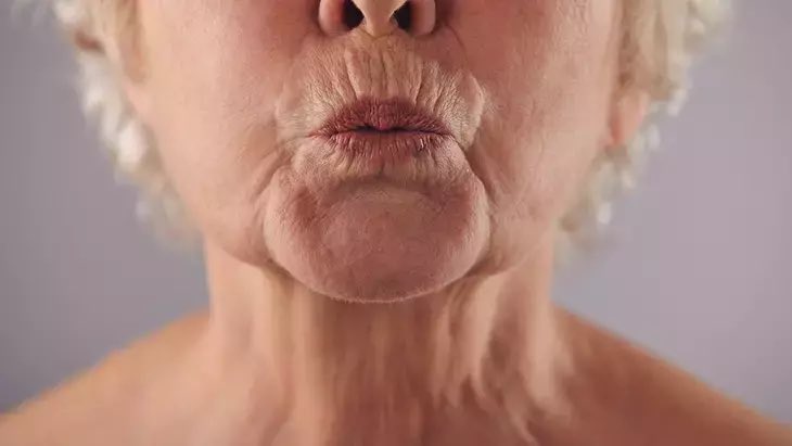 Bu tarz pipetli termoslara neden bu kadar bayılıyorlar ya , 10 seneye gençlerde bile barkod çizgileri görmeye başlayacaz🙄