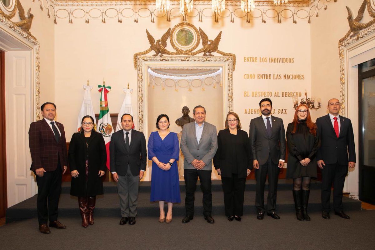 mgdohector's tweet photo. Tomé protesta a la Doctora  Cristel Yunuen Pozas Serrano @CristelYunuen, como Secretaria de Acuerdos del Pleno del Tribunal Superior de Justicia del @PJEdomex; a los doctores Raúl Carrillo del Muro, como Secretario Particular y Héctor Virgilio Esaú Jaramillo @HectorEsau63810, Secretario Técnico.

Al Maestro Marco Octavio Flores Romero, como Secretario Particular Adjunto; a las Maestras Sarai Aydee Ramírez García @AydeeSarai60645, Directora de los Centros de Convivencia Familiar Cecofam y para la Dirección Igualdad y Derechos Humanos, a Laura Carolina Noriega Arce. 

A la Licenciada Margarita Neyra González @Mneyrag, como Directora General de Comunicación Social, y al Licenciado José Alberto Castillo Ramos, como Coordinador de Logística. 

Los exhorté a cumplir con sensibilidad y compromiso el encargo encomendado, para que trabajando en equipo logremos avances por una justicia transparente, cercana y eficiente, en beneficio de las y los mexiquenses.

#JusticiaCercana