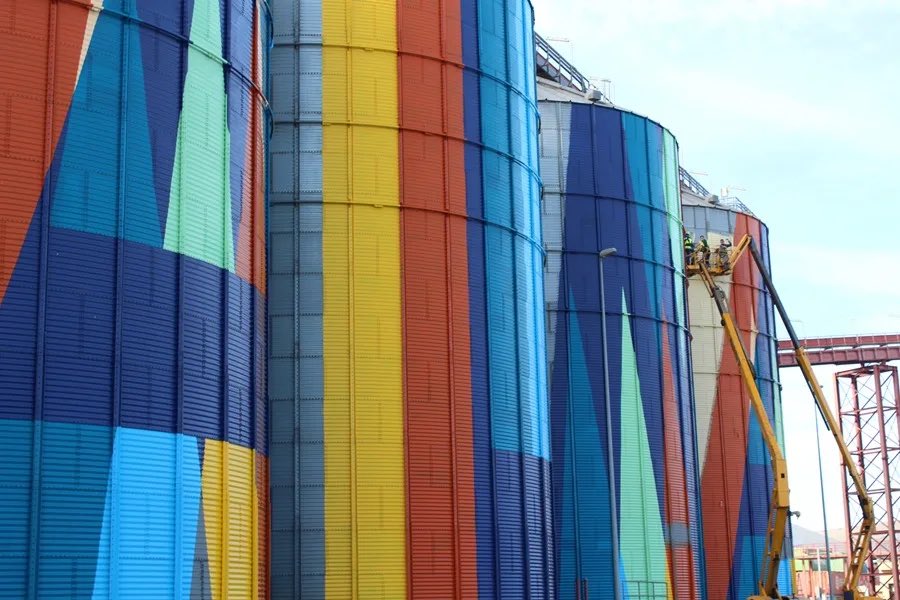 cdiazmaza's tweet photo. El proyecto #ALMA #BoaMistura nos convierte en un puerto pionero en trasformar lugares industriales en #arte colectivo para disfrute de todos.
🔝Un ejemplo de #integración puerto-ciudad, que fomenta la #colaboración y el #diálogo entre administraciones, empresas y ciudadanía. https://t.co/p2RfrfjMr0