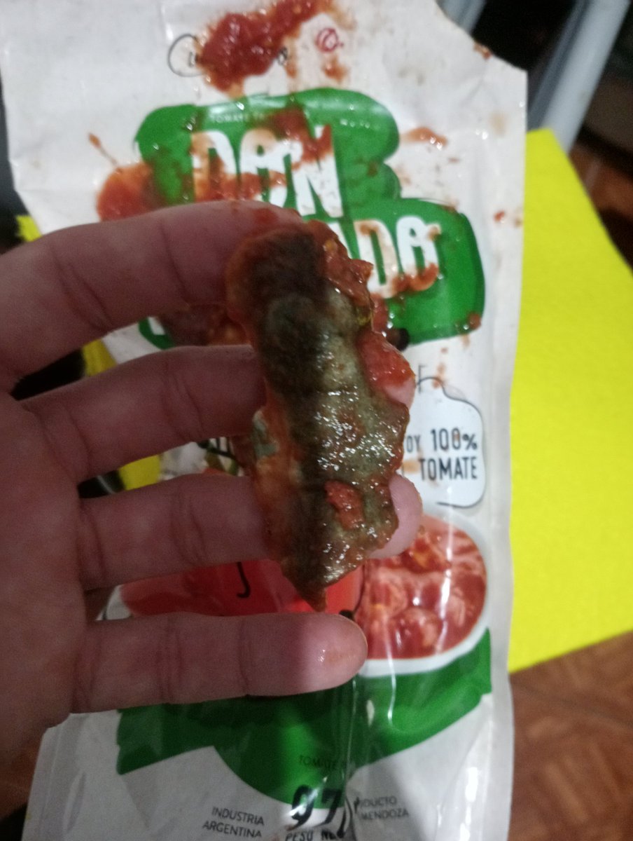 valedon84's tweet photo. @JumboArg  @DNDConsumidor compré una salsa la cual salió esto y no se hace cargo me pidieron unos datos para el reclamo y jamás me respondieron https://t.co/RI0vwgs5Xv